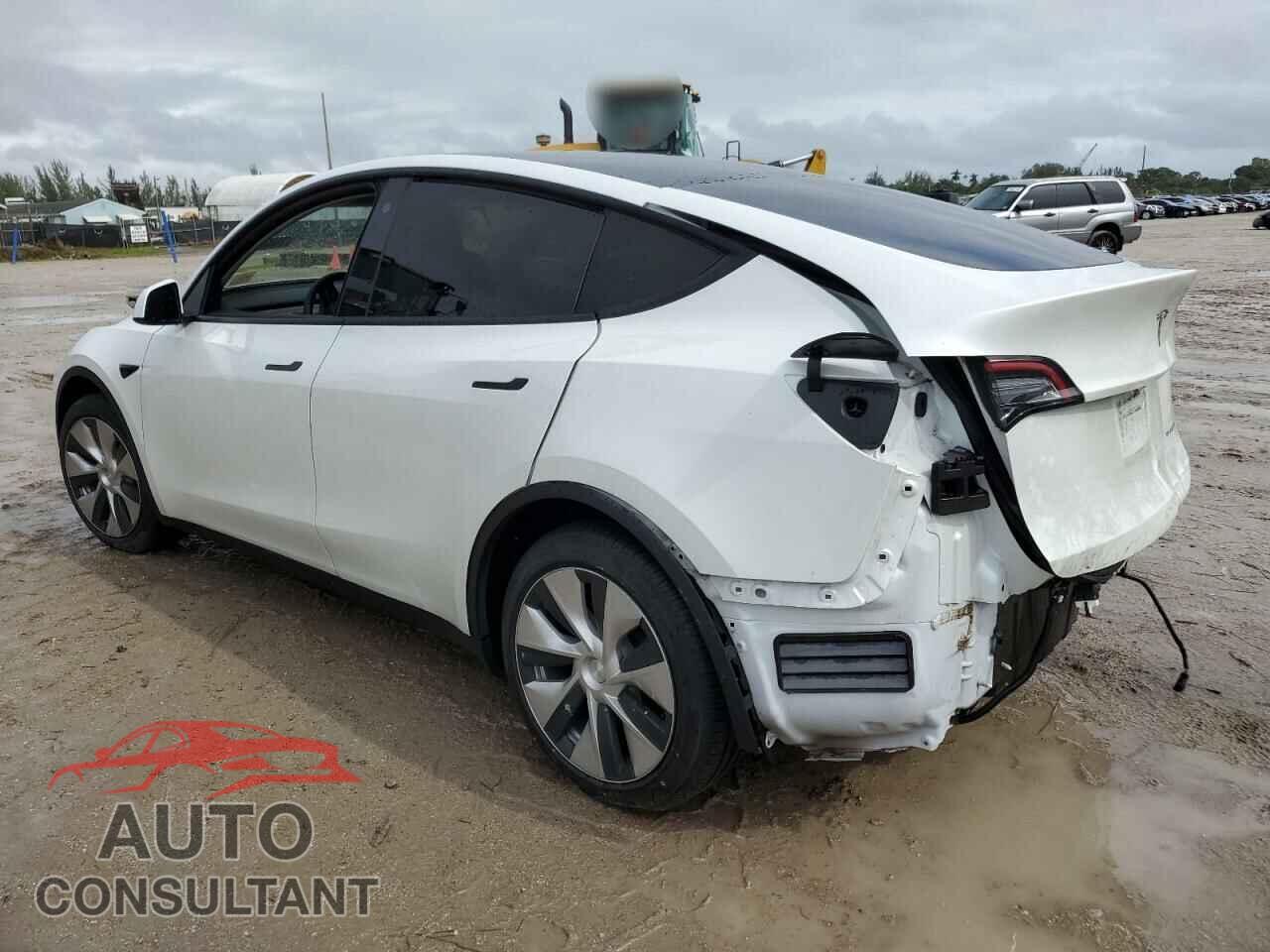 TESLA MODEL Y 2021 - 5YJYGAEEXMF145658