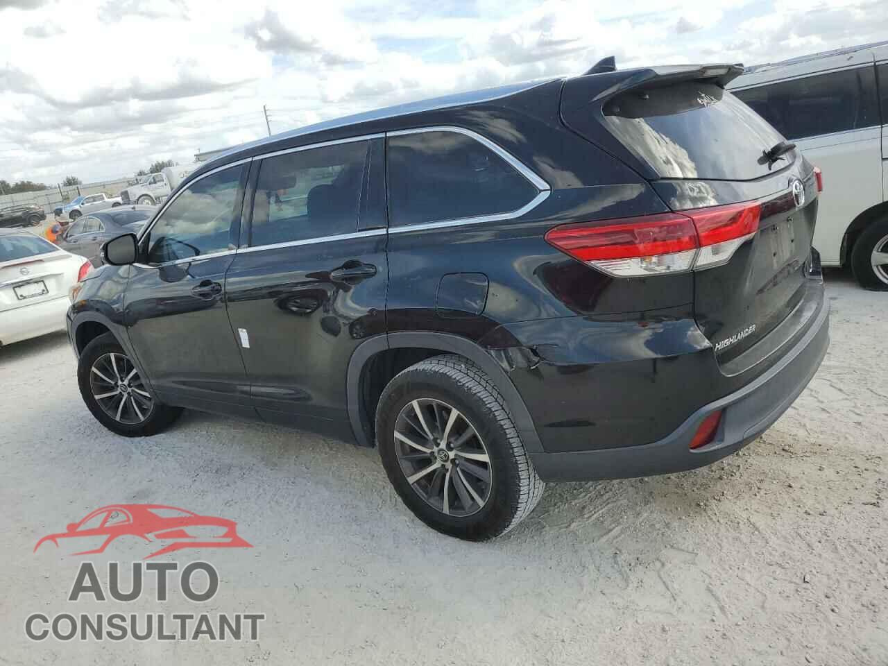 TOYOTA HIGHLANDER 2018 - 5TDKZRFH4JS263056