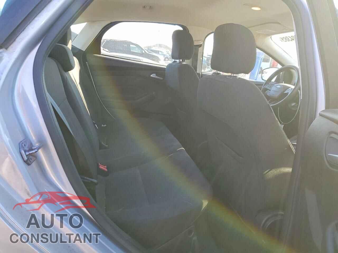 FORD FOCUS 2016 - 1FADP3F29GL384916