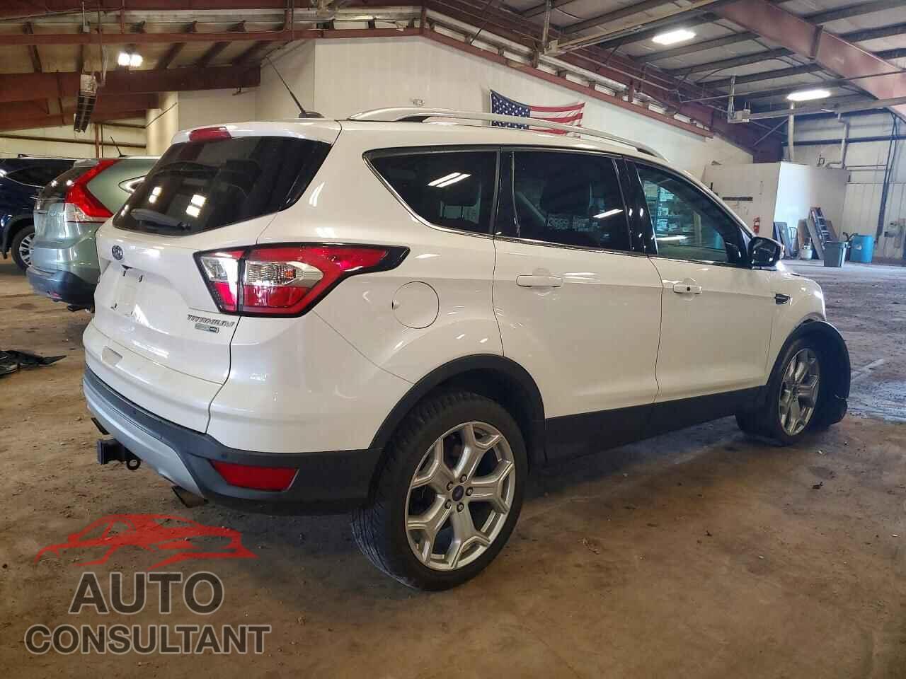 FORD ESCAPE 2017 - 1FMCU9J96HUB99882