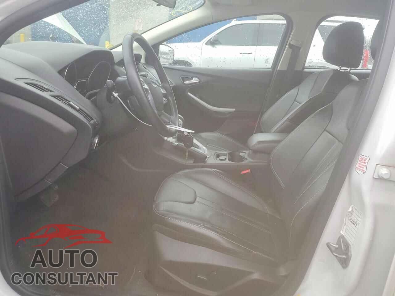 FORD FOCUS 2014 - 1FADP3K2XEL324159