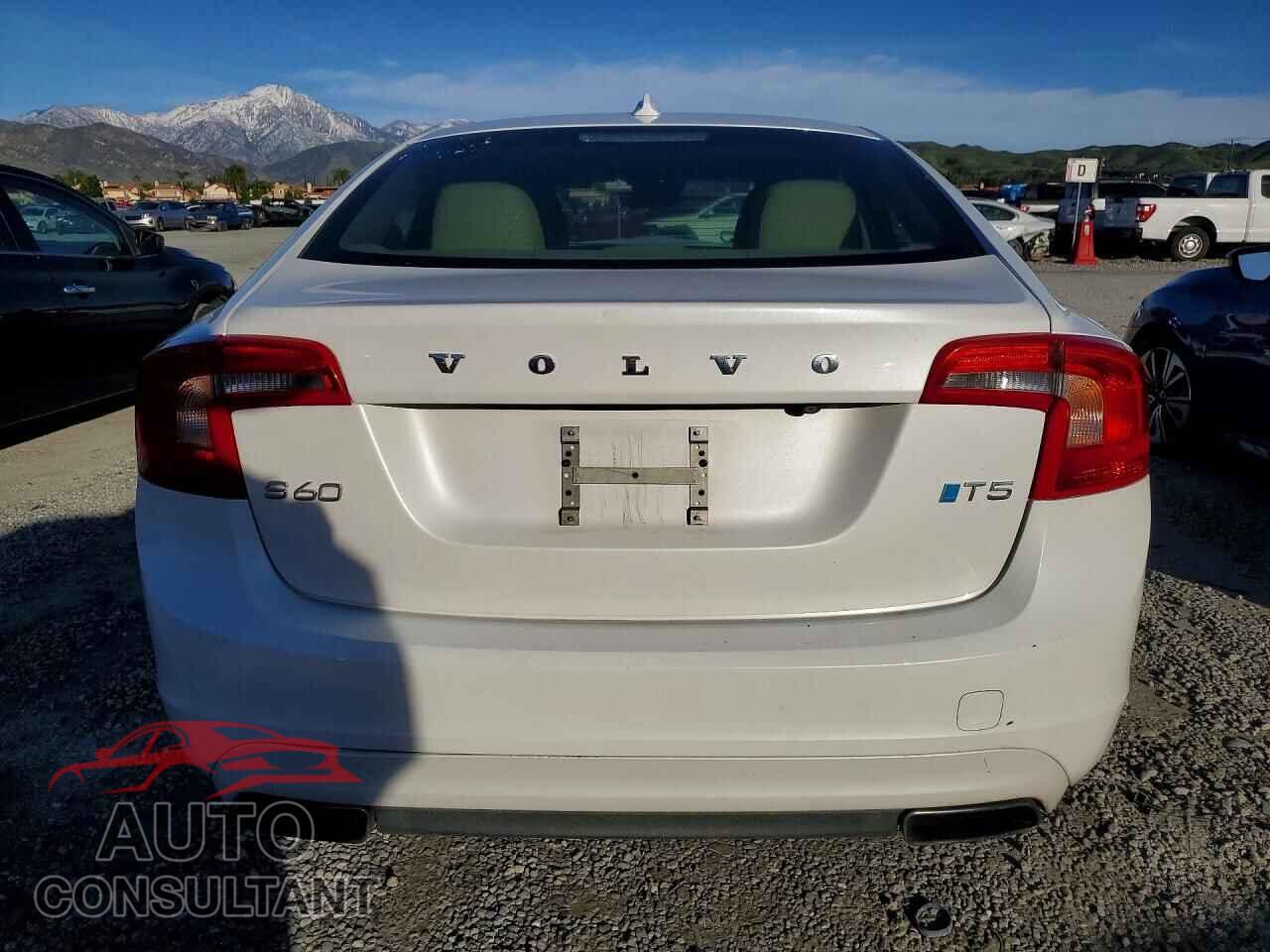 VOLVO S60 2015 - YV140MFKXF1335278