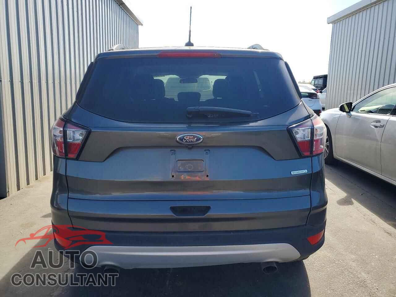 FORD ESCAPE 2018 - 1FMCU0GD3JUC61395