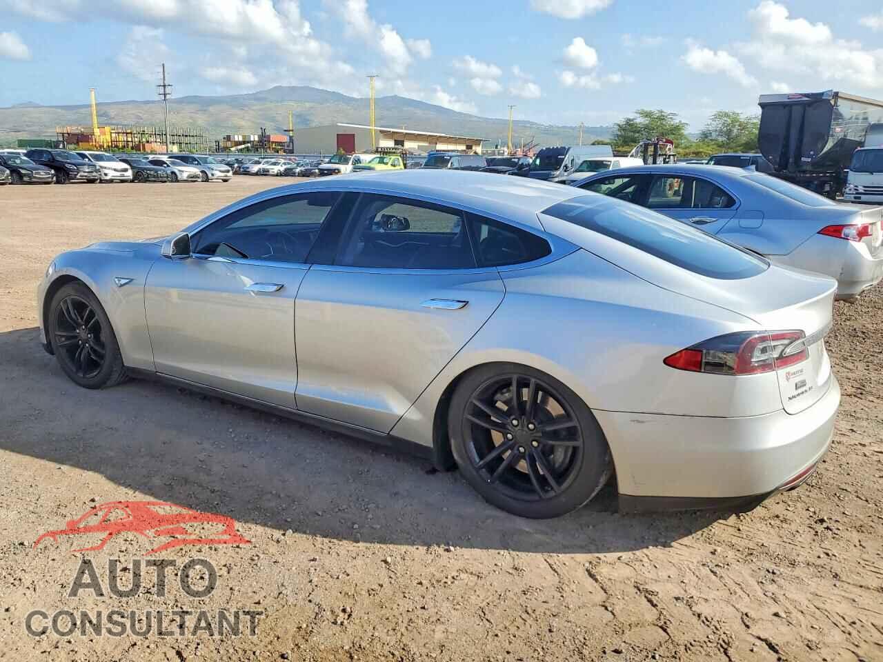 TESLA MODEL S 2013 - 5YJSA1AG8DFP04753