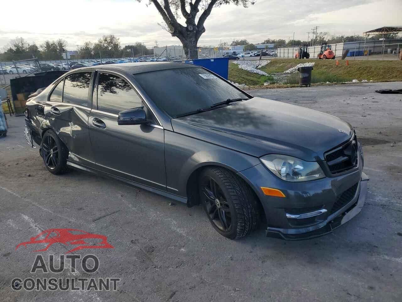 MERCEDES-BENZ C-CLASS 2013 - WDDGF4HB7DR257450