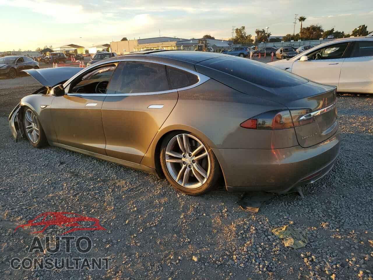 TESLA MODEL S 2015 - 5YJSA1E17FF118585