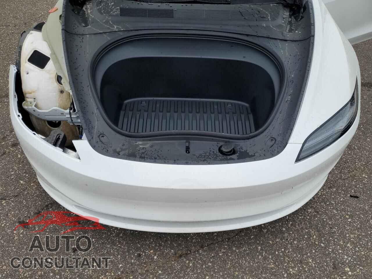 TESLA MODEL 3 2024 - 5YJ3E1EA8RF829404