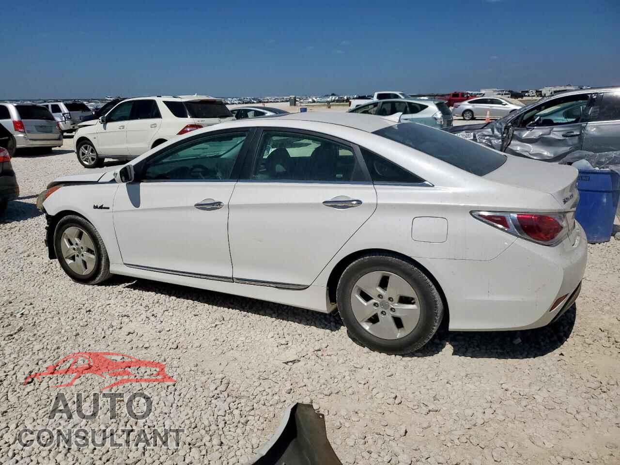 HYUNDAI SONATA 2011 - KMHEC4A45BA001627