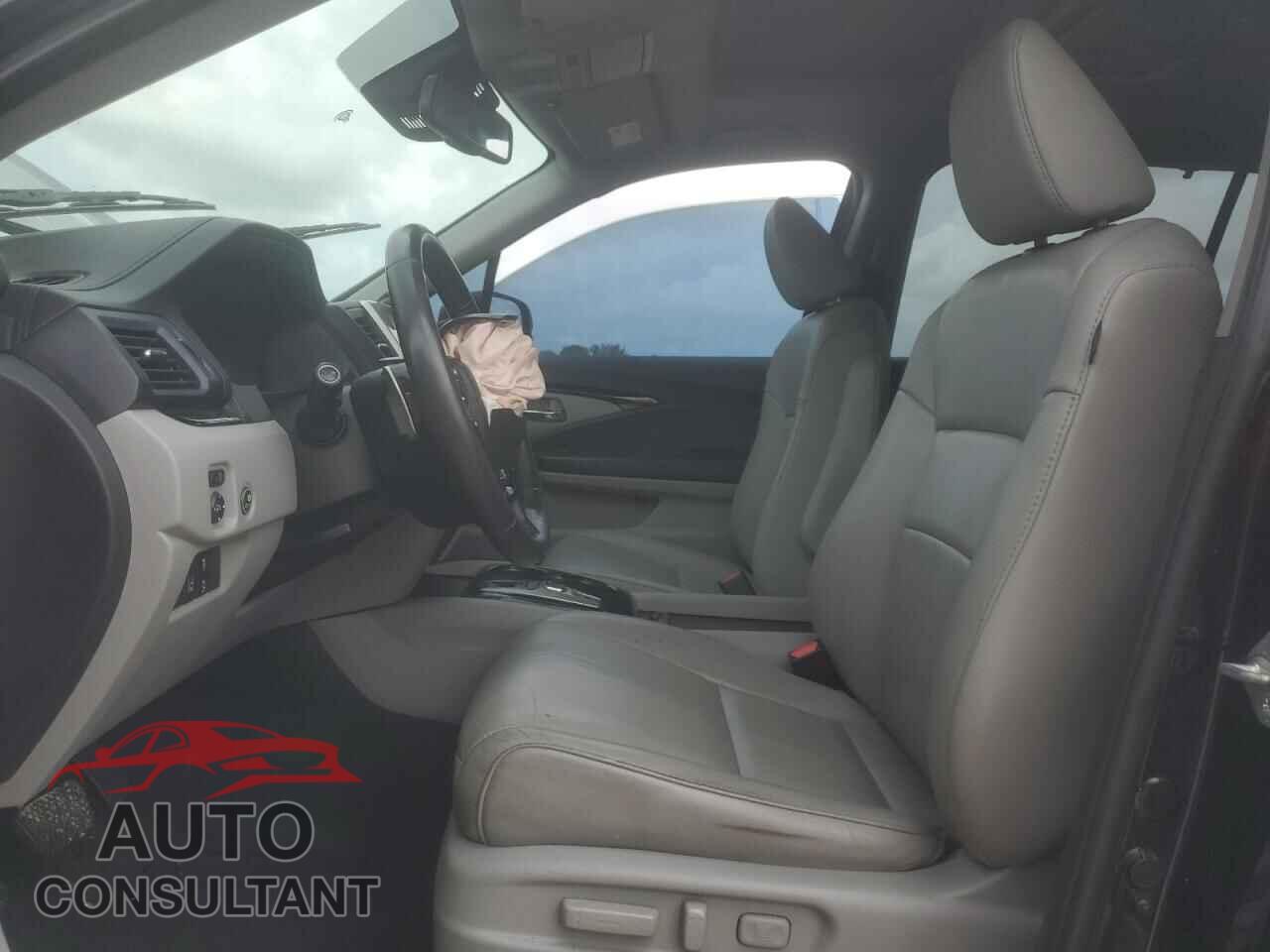 HONDA PILOT 2017 - 5FNYF6H96HB092090