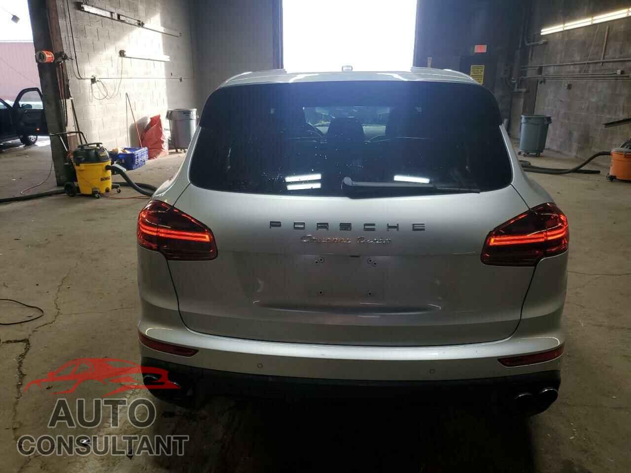 PORSCHE CAYENNE 2018 - WP1AC2A2XJLA85113