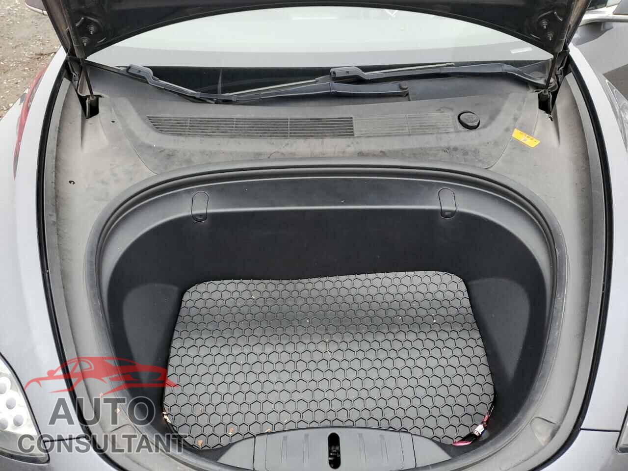 TESLA MODEL 3 2018 - 5YJ3E1EBXJF114010