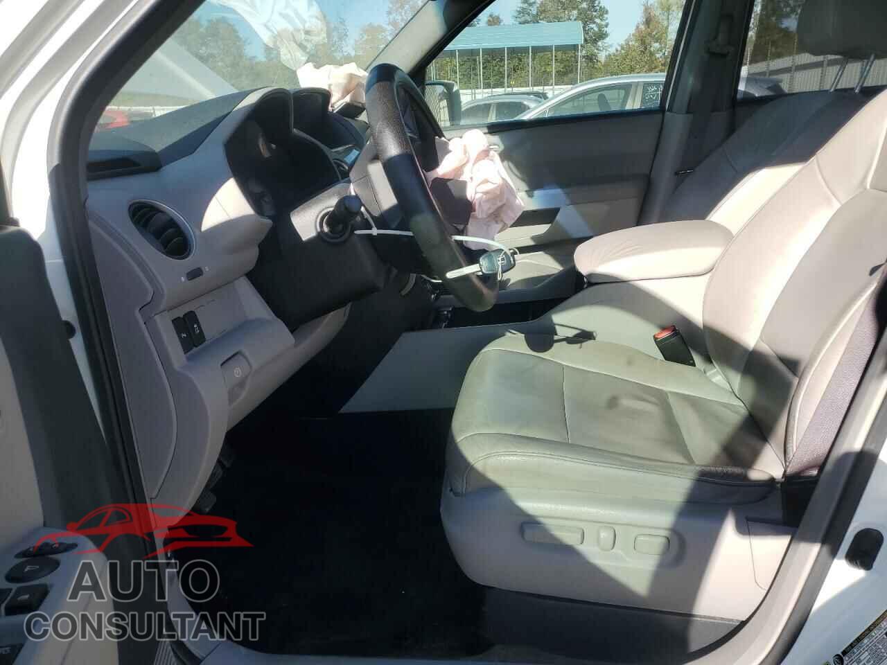 HONDA PILOT 2015 - 5FNYF4H90FB044201