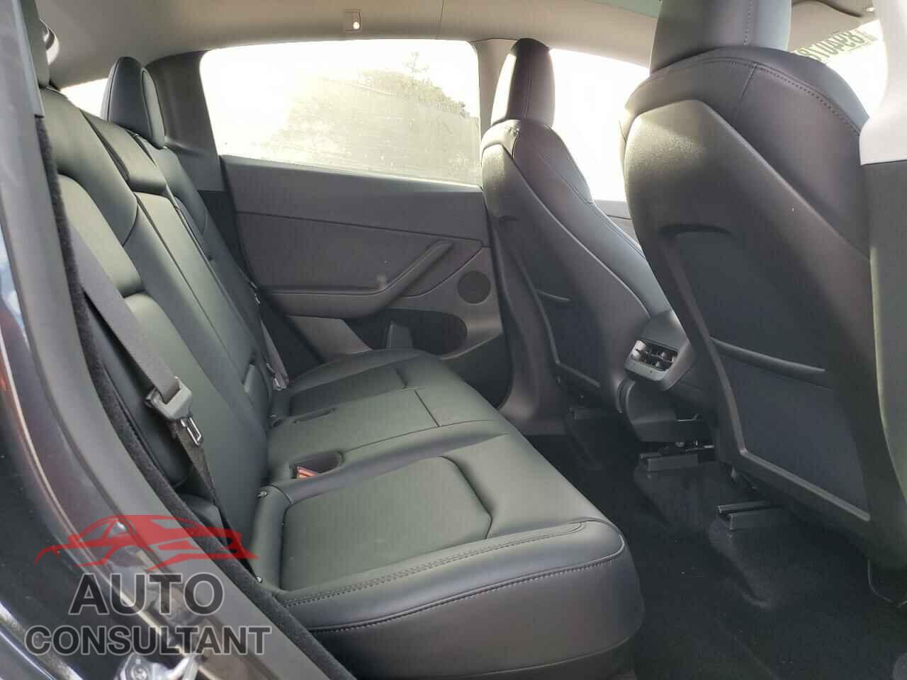 TESLA MODEL Y 2024 - 7SAYGDED7RF114483