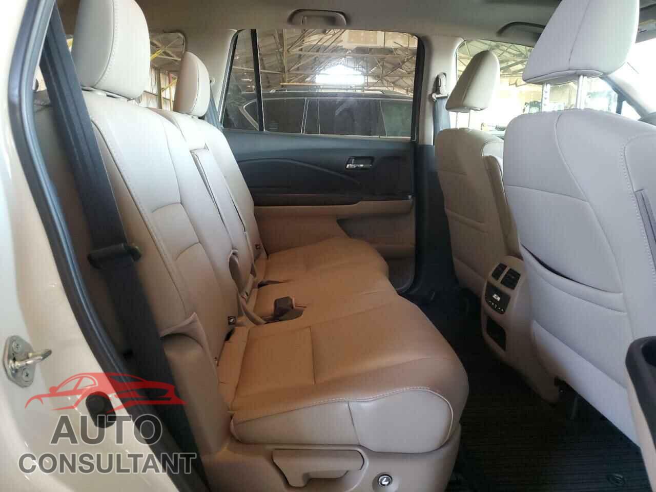 HONDA PILOT 2017 - 5FNYF5H57HB032939