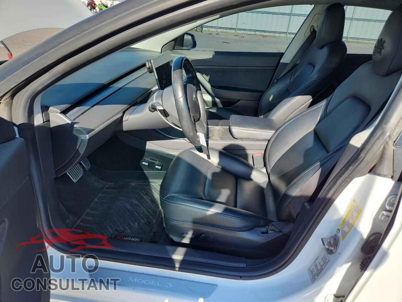 TESLA MODEL 3 2019 - 5YJ3E1EB7KF433351