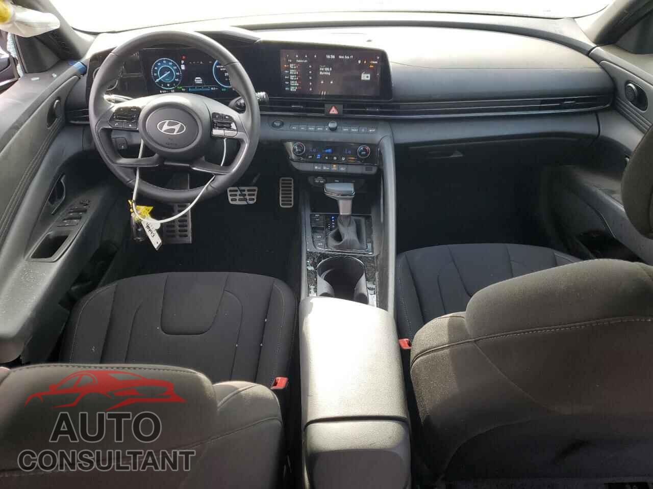 HYUNDAI ELANTRA 2025 - KMHLM4DJ5SU130438