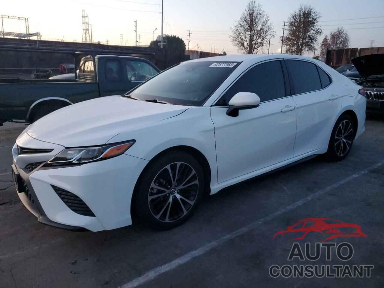 TOYOTA CAMRY 2018 - 4T1B11HK0JU645433