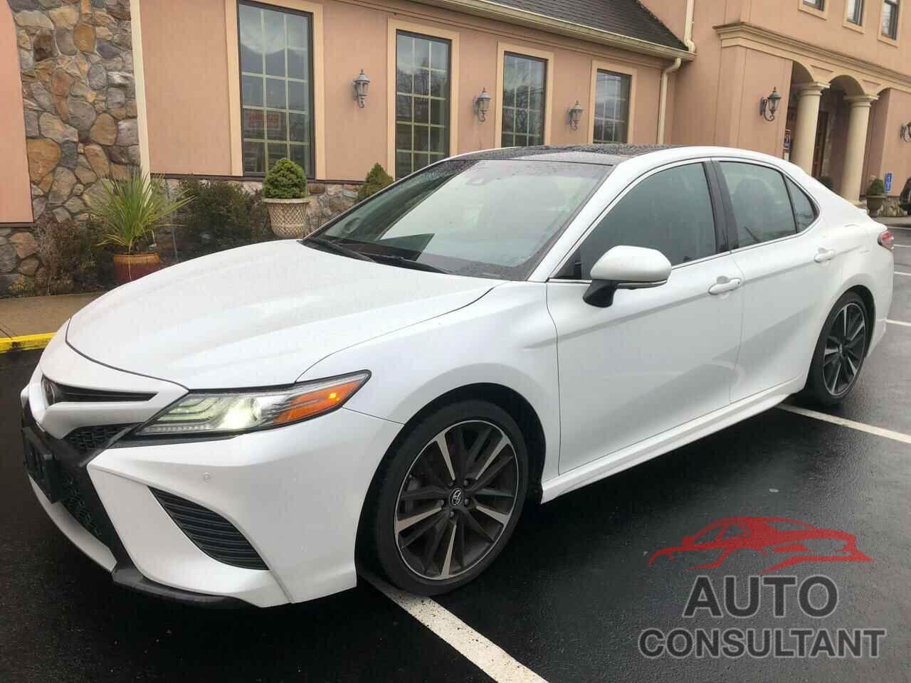 TOYOTA CAMRY 2018 - 4T1B61HKXJU055452