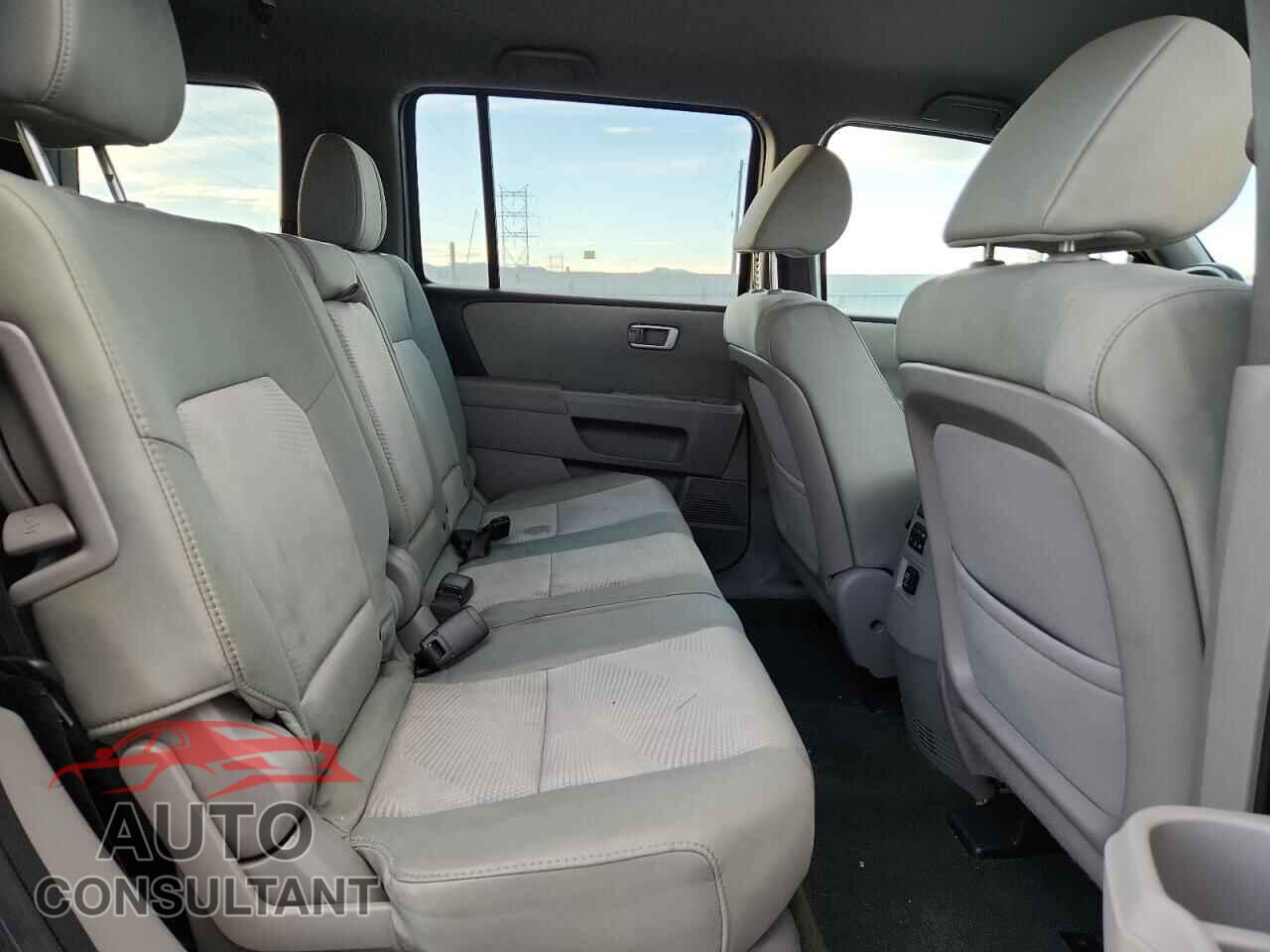 HONDA PILOT 2015 - 5FNYF4H25FB060218