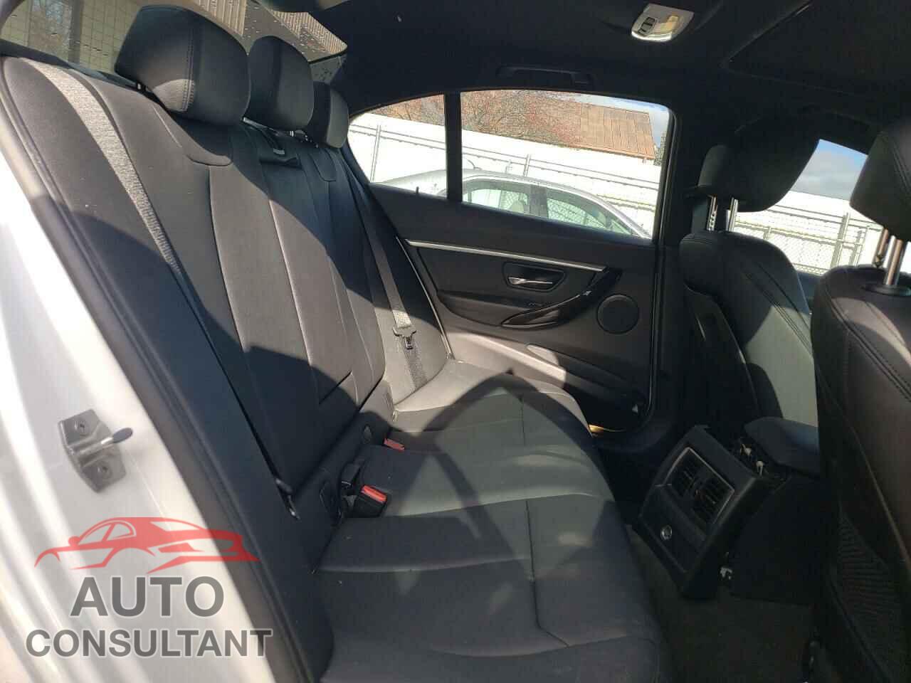 BMW 3 SERIES 2016 - WBA8E3G51GNU04555