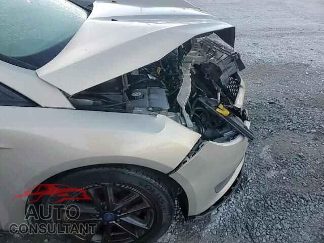 FORD FOCUS 2016 - 1FADP3F21GL376955