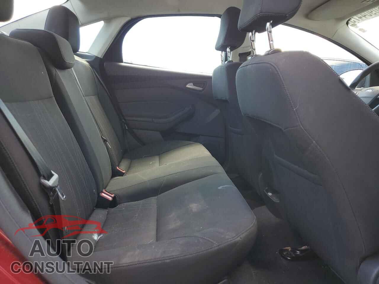 FORD FOCUS 2015 - 1FADP3F25FL227947
