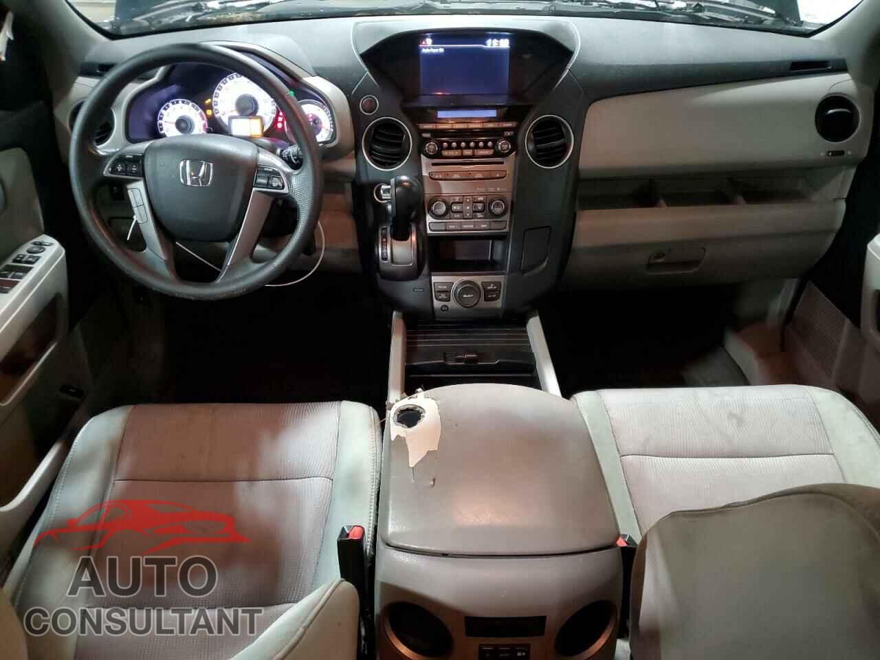 HONDA PILOT 2015 - 5FNYF4H3XFB054357