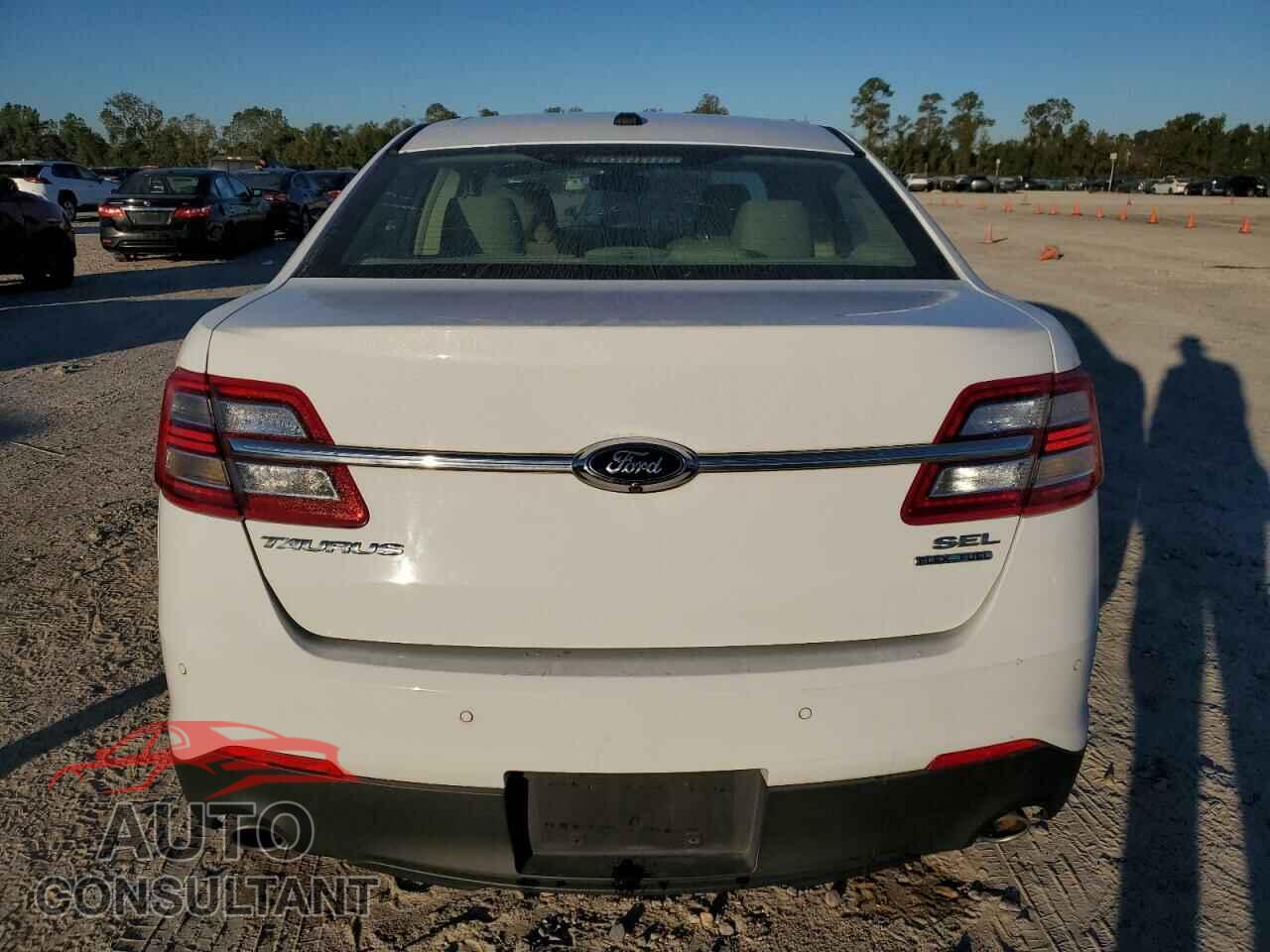 FORD TAURUS 2015 - 1FAHP2E81FG208452
