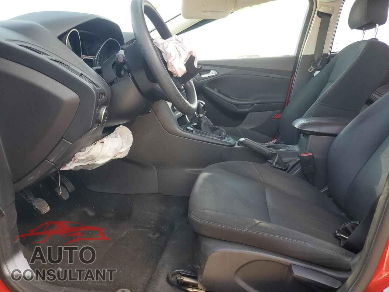 FORD FOCUS 2015 - 1FADP3F23FL369682