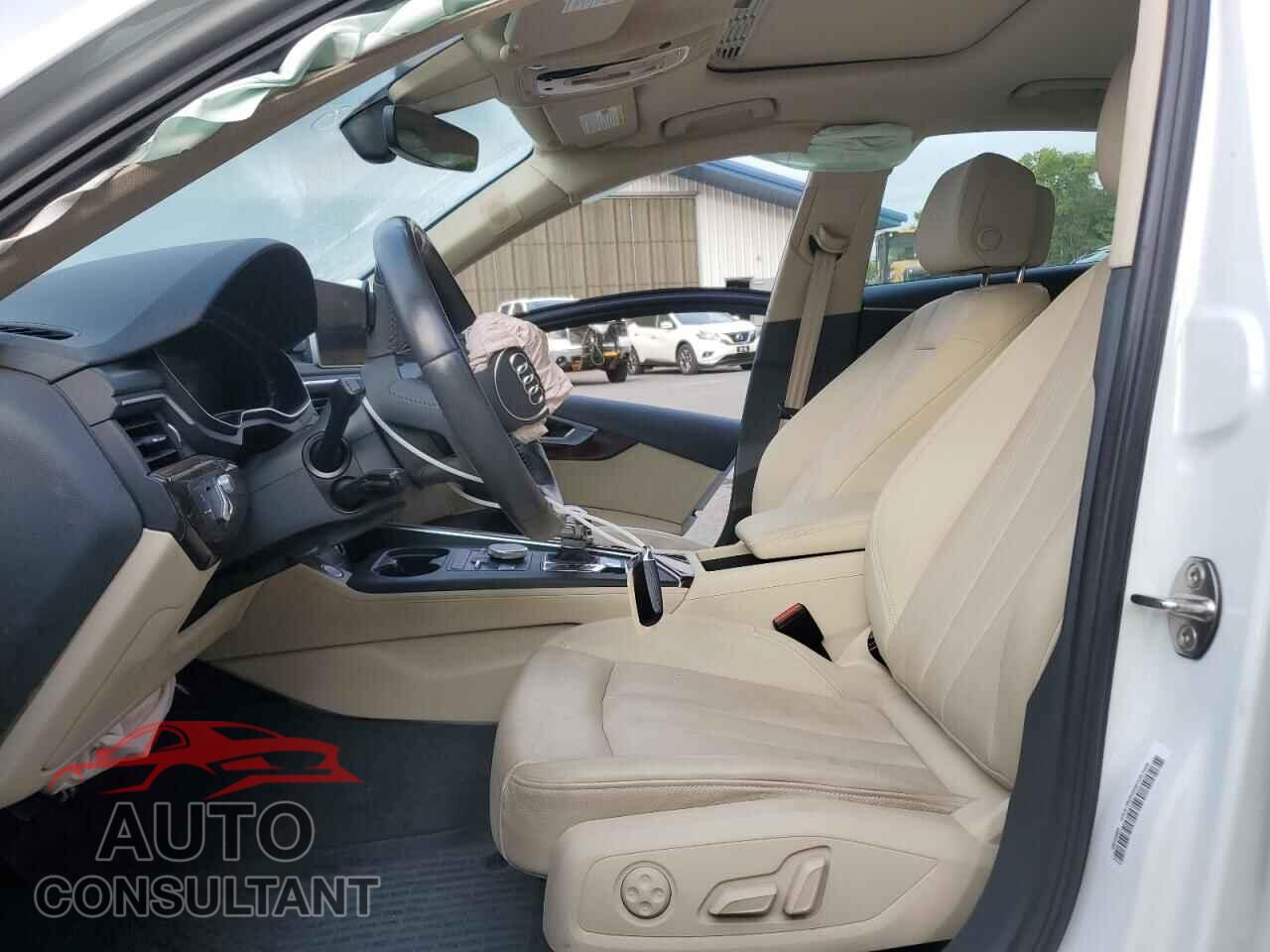 AUDI A4 2019 - WAUFNAF40KA014177