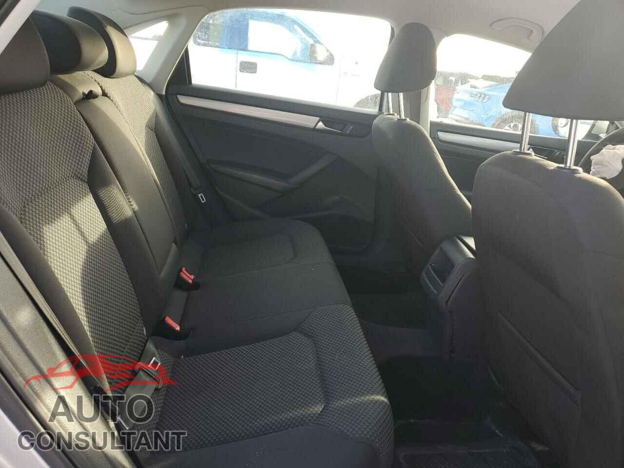 VOLKSWAGEN PASSAT 2012 - 1VWAH7A31CC045009
