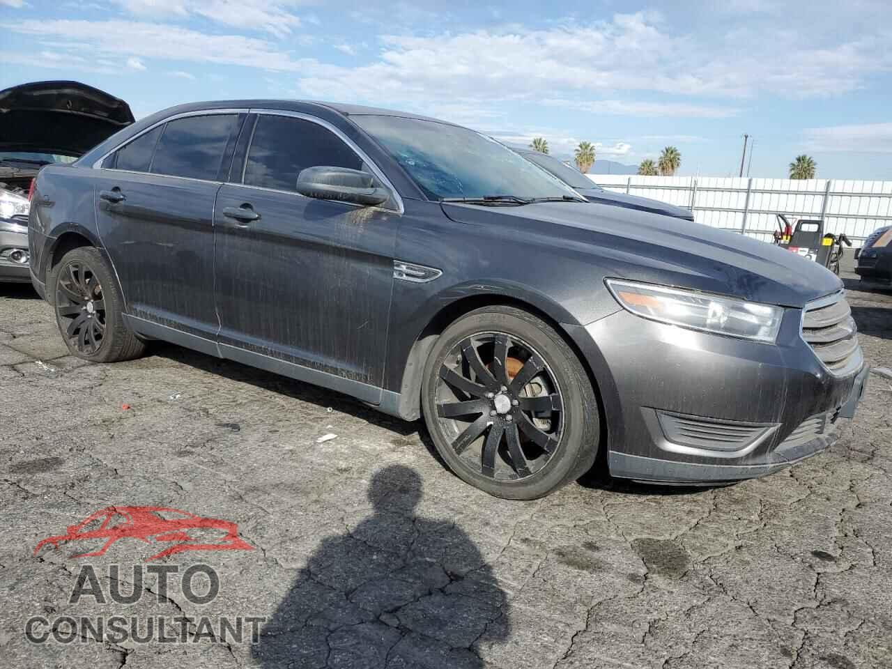 FORD TAURUS 2018 - 1FAHP2D85JG112835