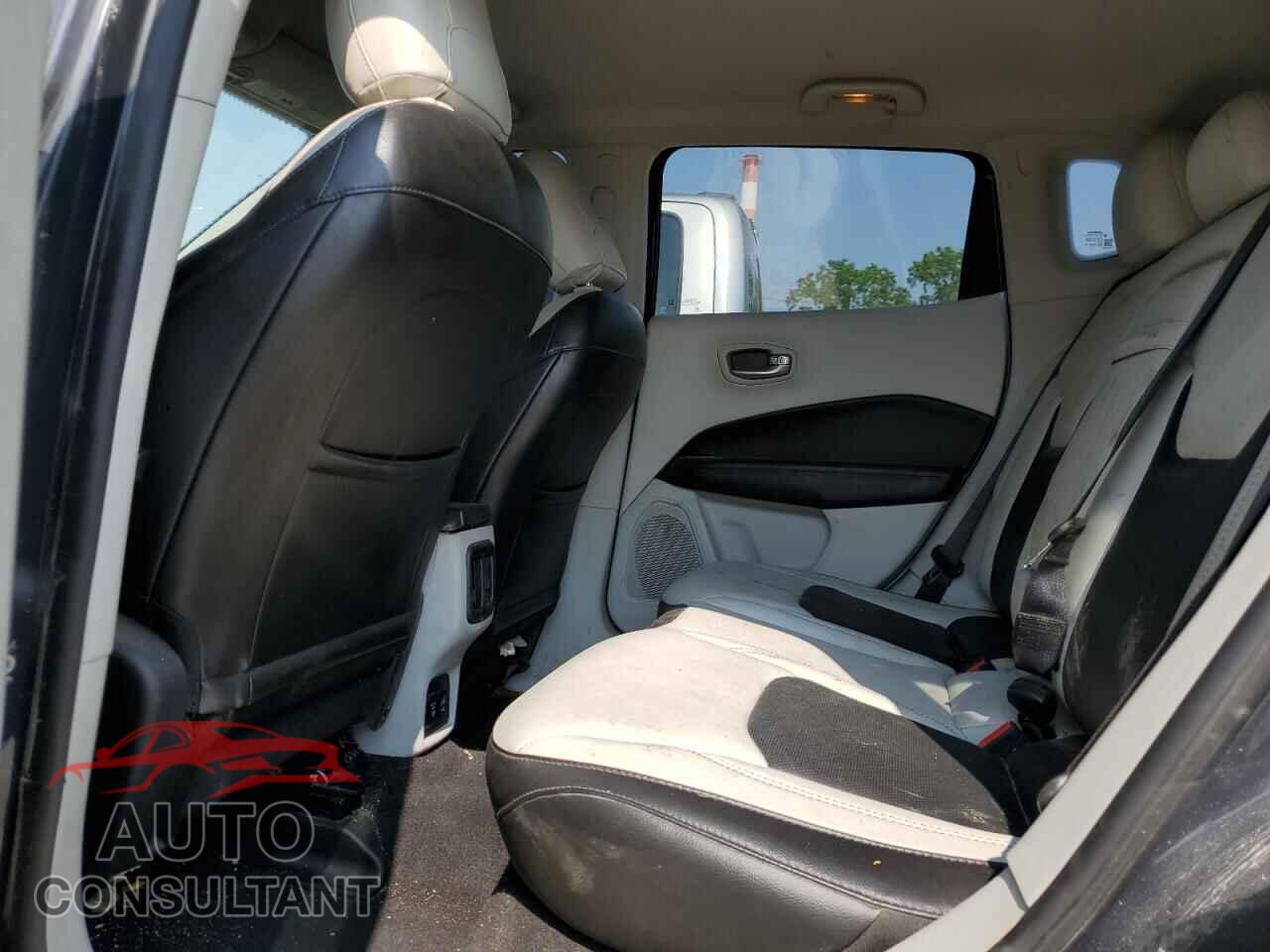 JEEP COMPASS 2018 - 3C4NJDCB7JT354352