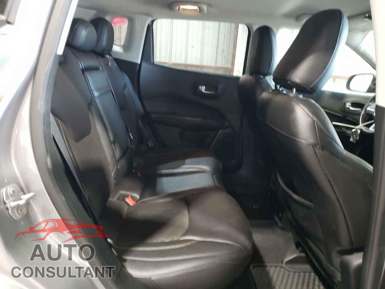 JEEP COMPASS 2018 - 3C4NJCBB4JT318890
