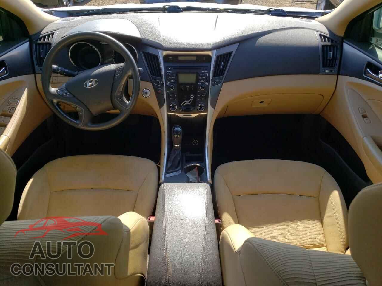 HYUNDAI SONATA 2011 - KMHEC4A41BA012818