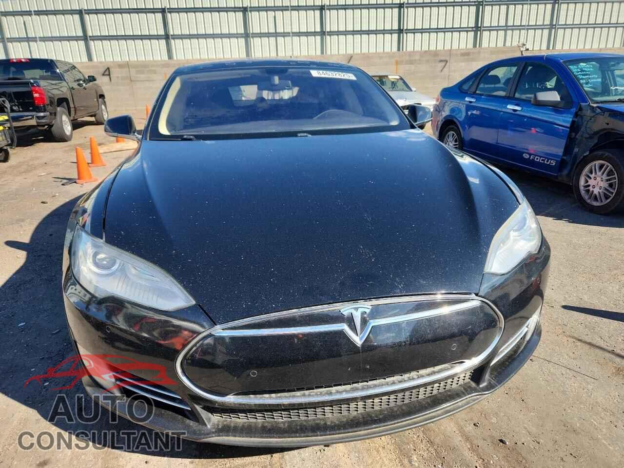 TESLA MODEL S 2013 - 5YJSA1DP6DFP22647