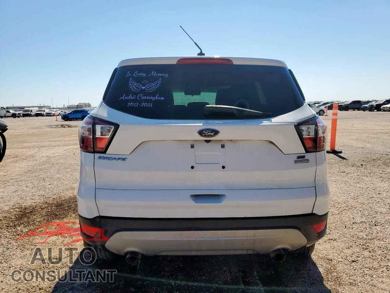 FORD ESCAPE 2017 - 1FMCU0GD7HUD45522