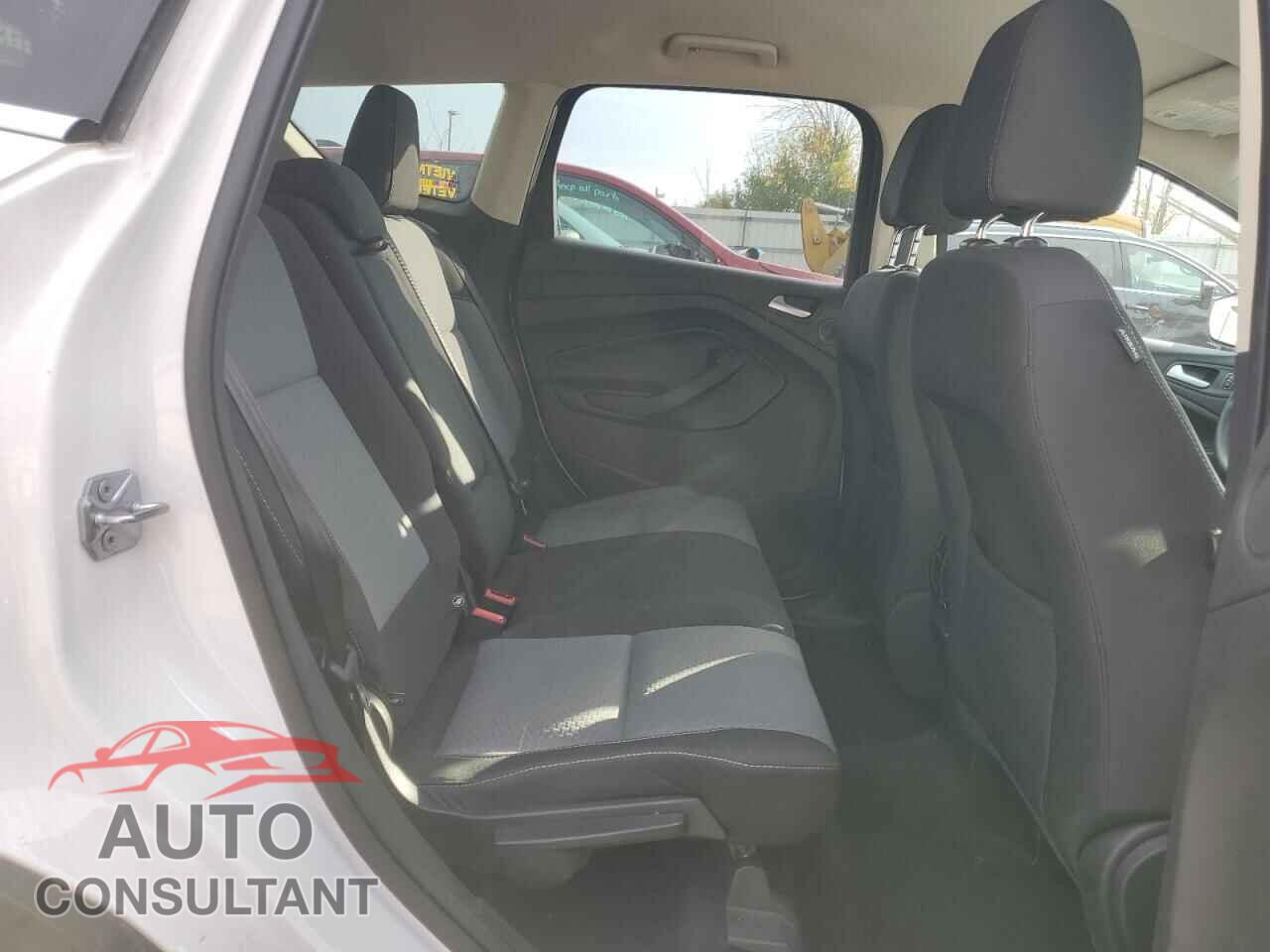 FORD ESCAPE 2017 - 1FMCU0GD4HUD19699