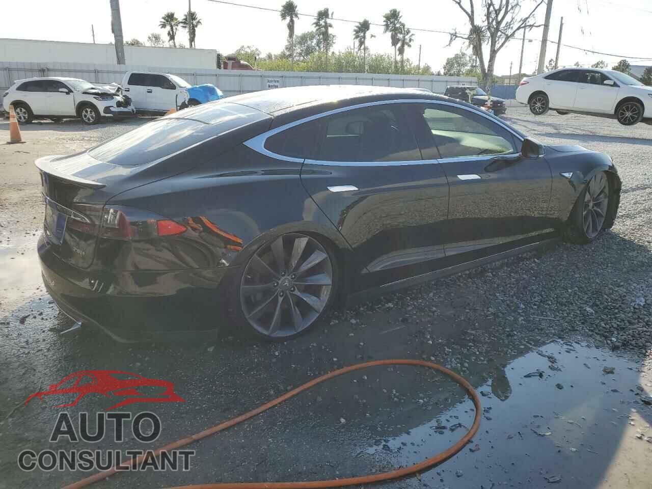 TESLA MODEL S 2013 - 5YJSA1DP7DFP14136