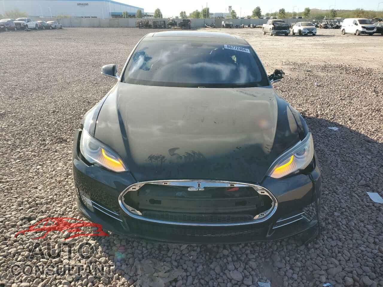 TESLA MODEL S 2013 - 5YJSA1CP8DFP05818