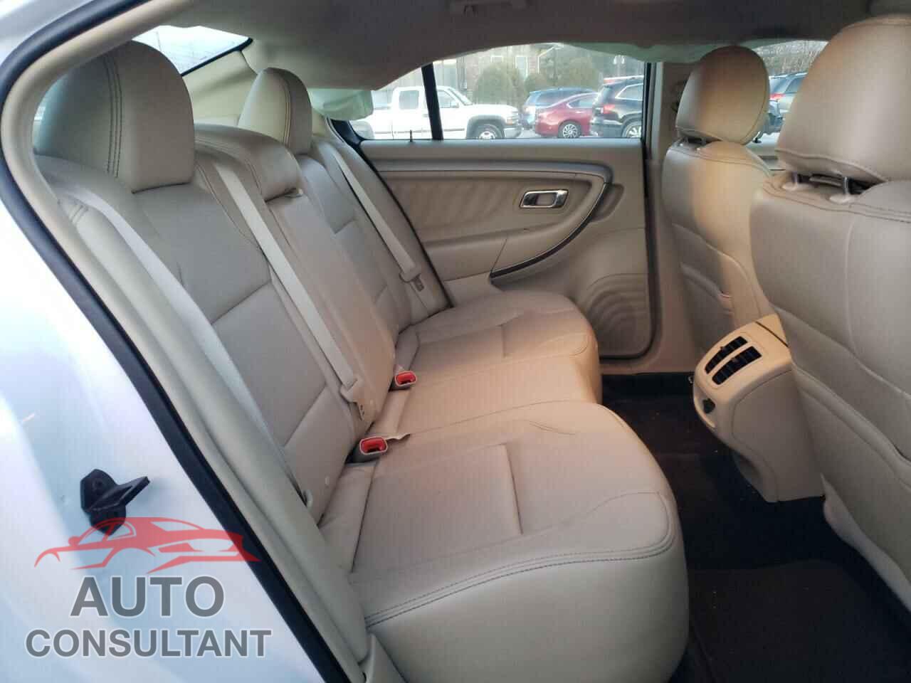 FORD TAURUS 2018 - 1FAHP2E80JG122722