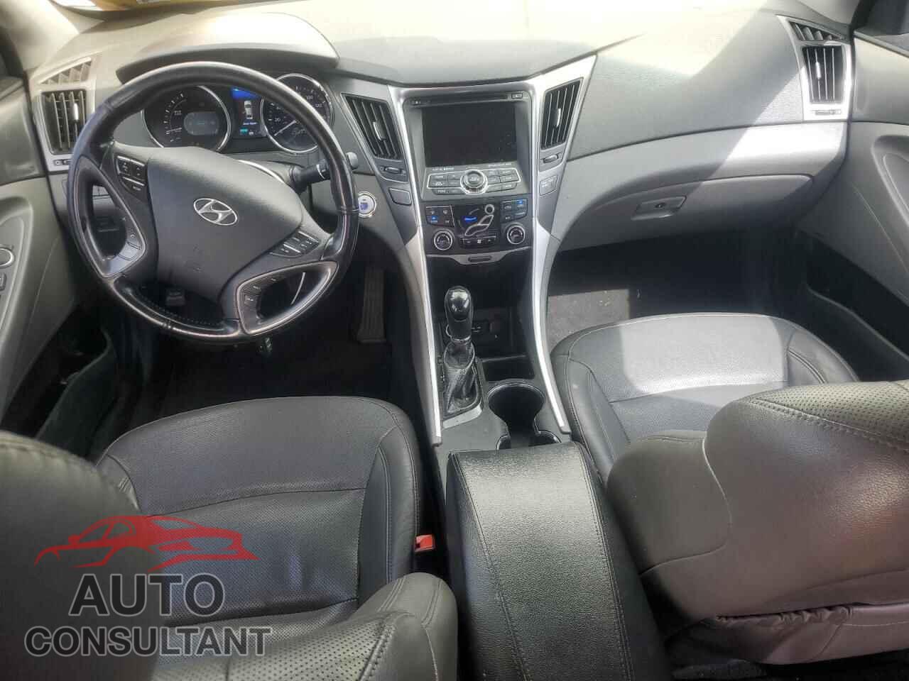 HYUNDAI SONATA 2013 - KMHEC4A48DA098521