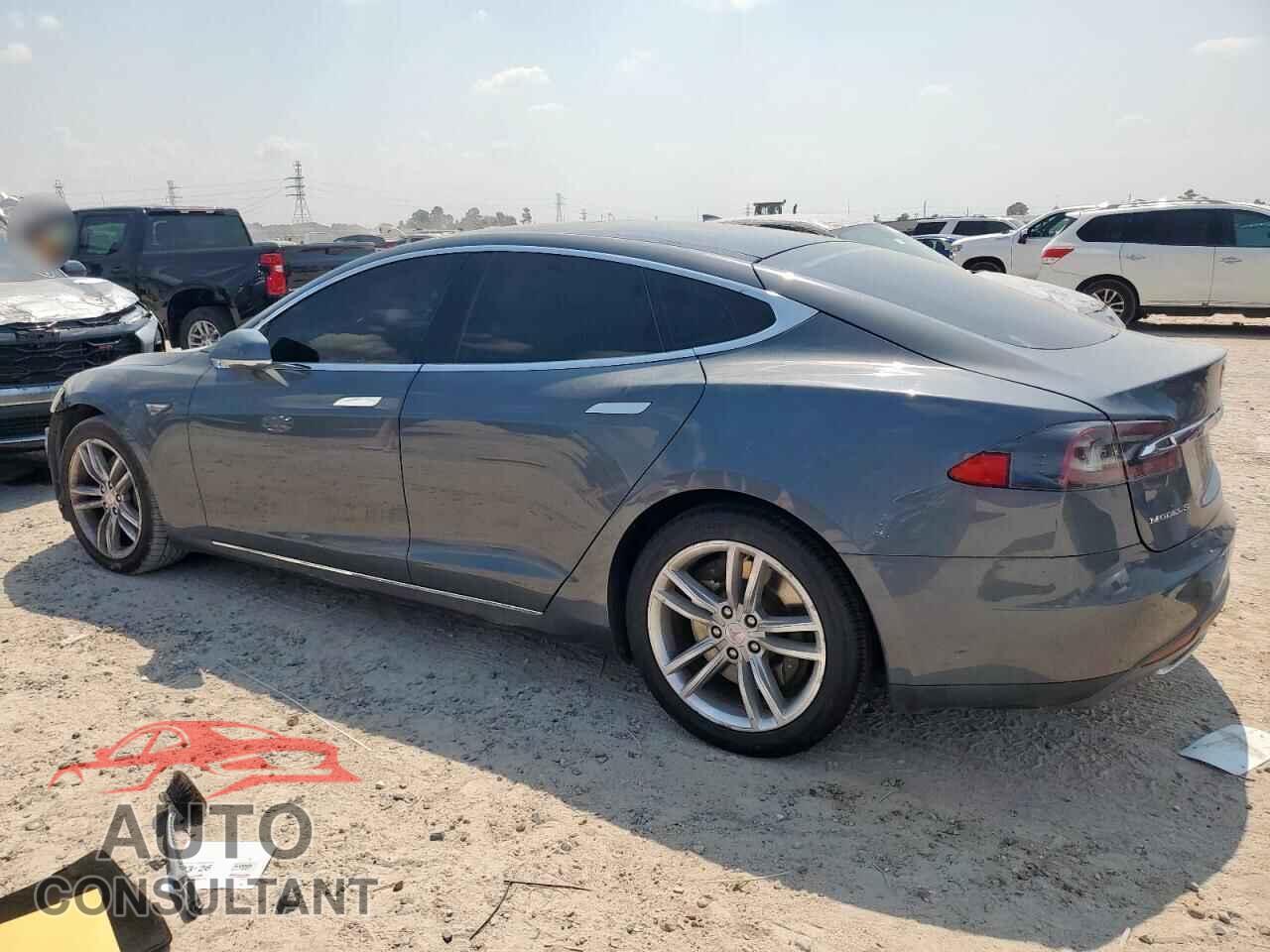 TESLA MODEL S 2013 - 5YJSA1CN0DFP27682
