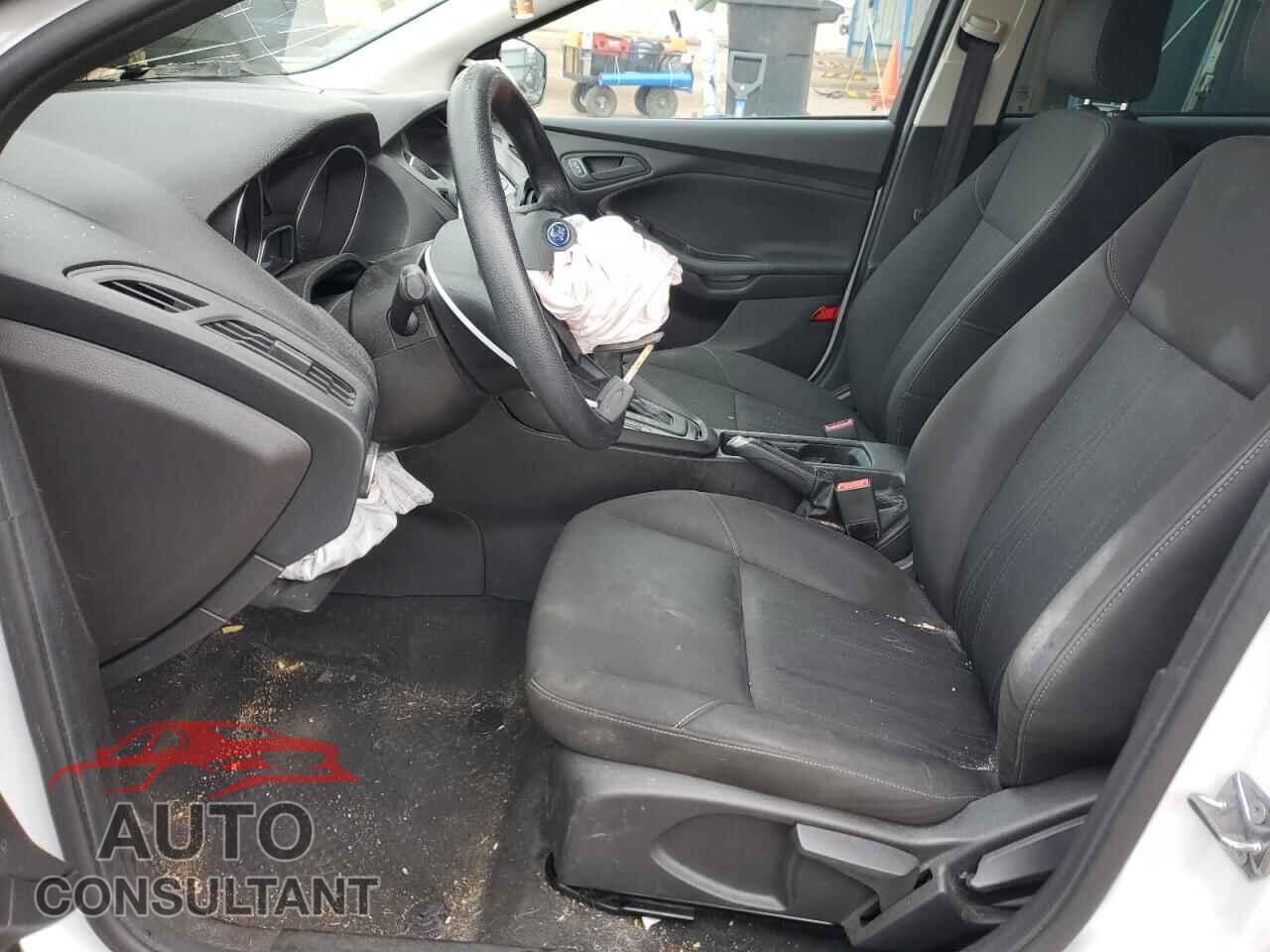 FORD FOCUS 2015 - 1FADP3E24FL221235