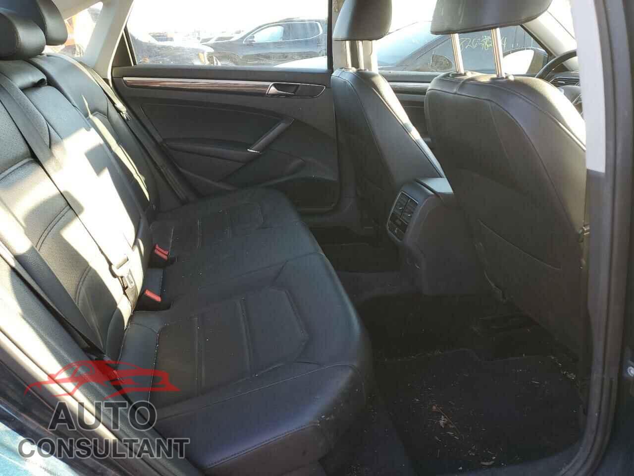 VOLKSWAGEN PASSAT 2018 - 1VWBA7A33JC045275
