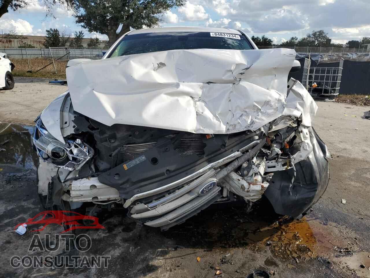 FORD TAURUS 2018 - 1FAHP2E85JG107052