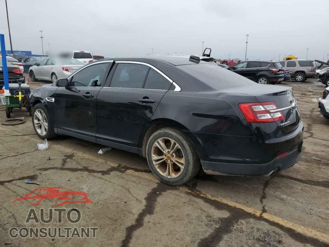 FORD TAURUS 2018 - 1FAHP2D89JG118265