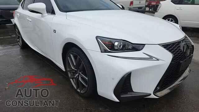 LEXUS IS 2019 - JTHC81D26K5035251
