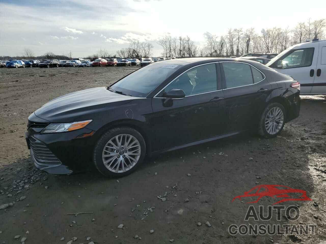 TOYOTA CAMRY 2018 - 4T1B11HK1JU124530