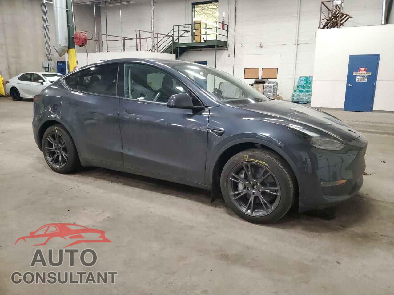 TESLA MODEL Y 2024 - 7SAYGAEE8RF200330